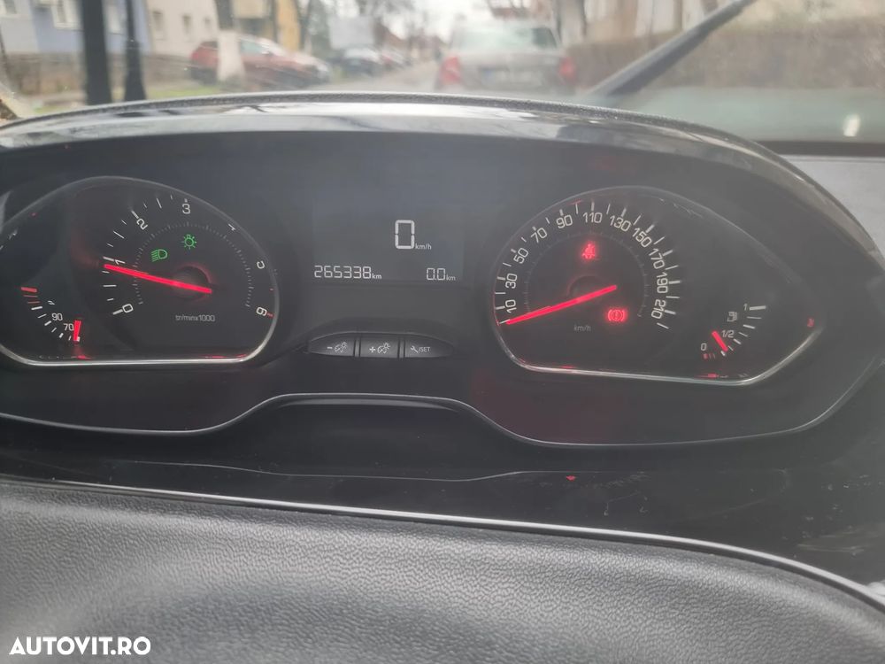 Peugeot 208 1.4 HDi FAP Style - 8