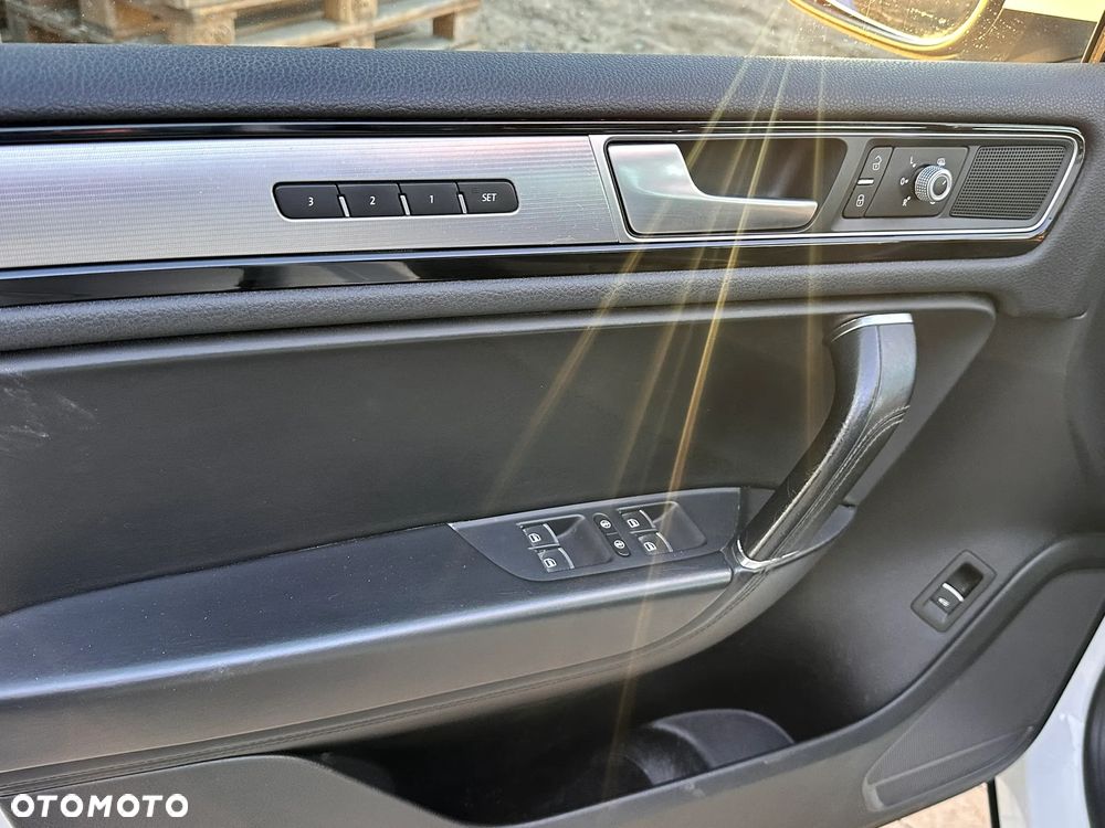 Volkswagen Touareg 3.0 V6 TDI BMT Perfectline R-Style - 16