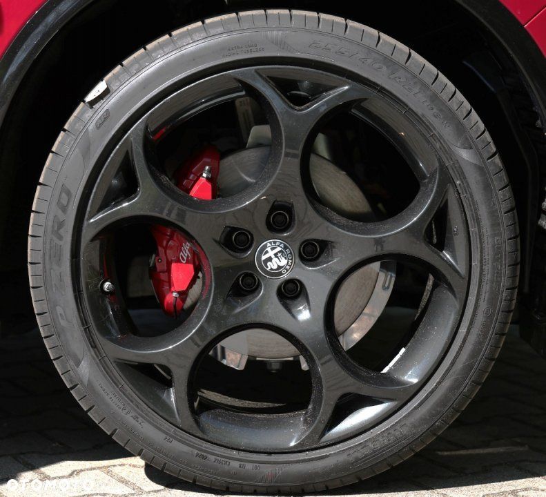 Alfa Romeo Stelvio - 16