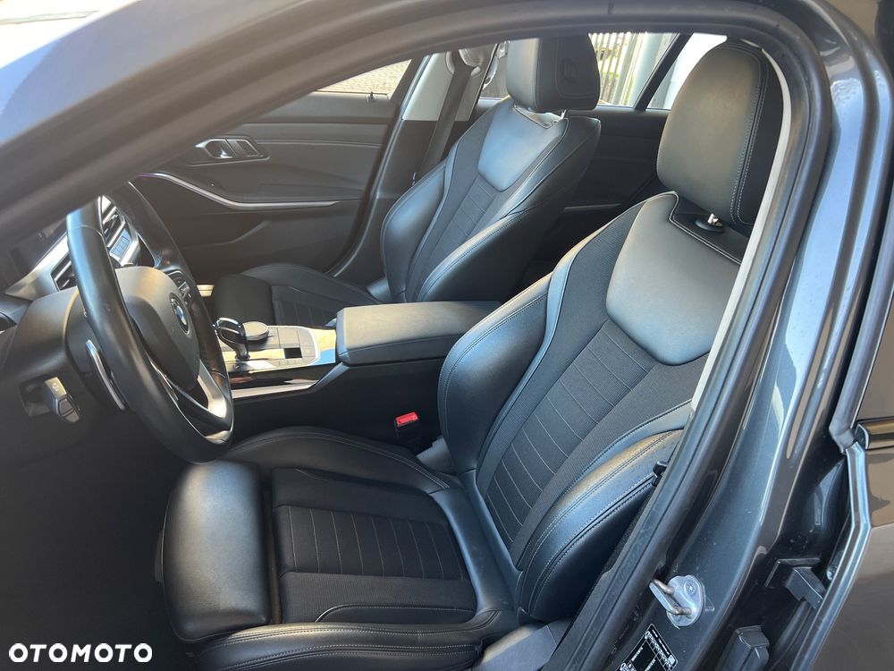 BMW Seria 3 320d xDrive Sport Line - 17