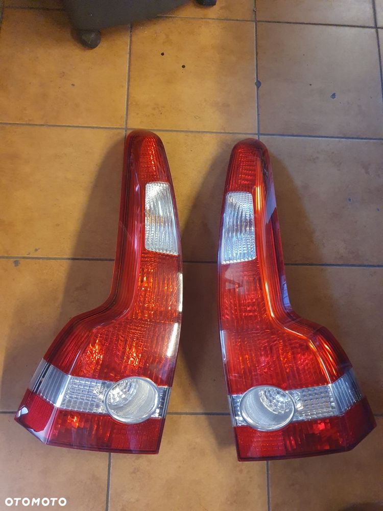 LAMPA prawy TYŁ VOLVO V50 - 3