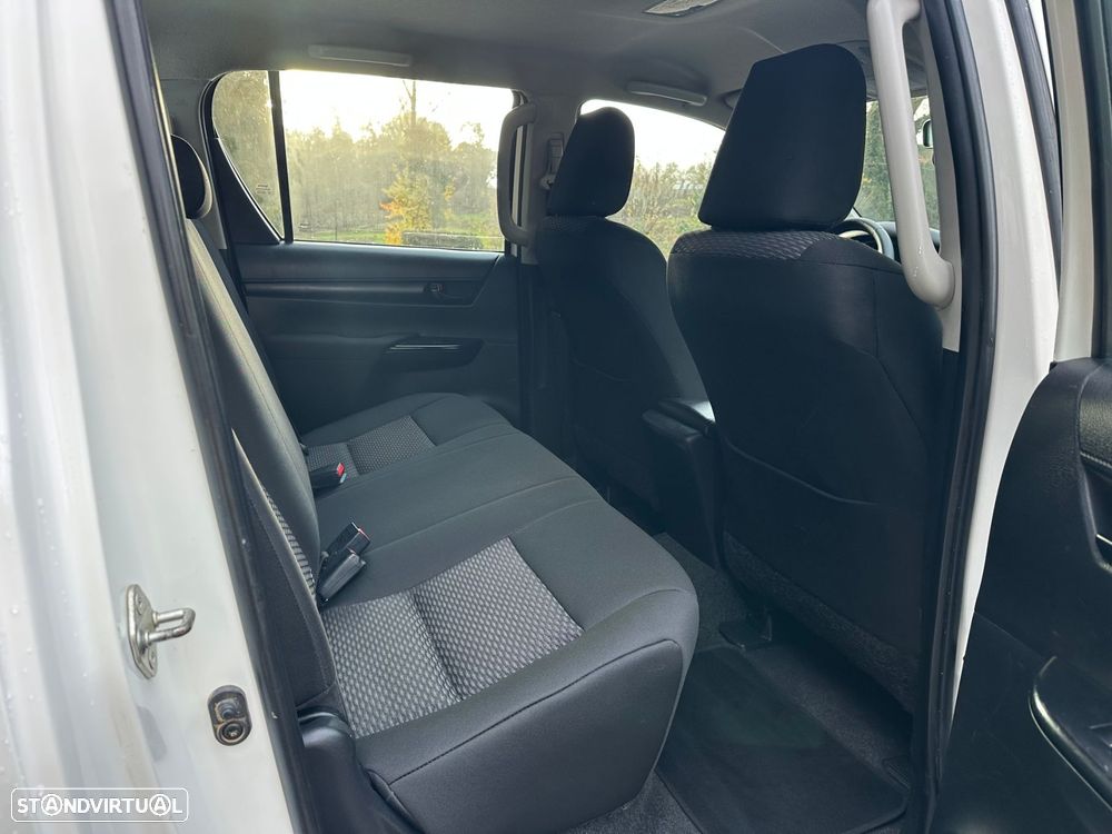 Toyota Hilux 2.4 D-4D 4WD CD CM - 17