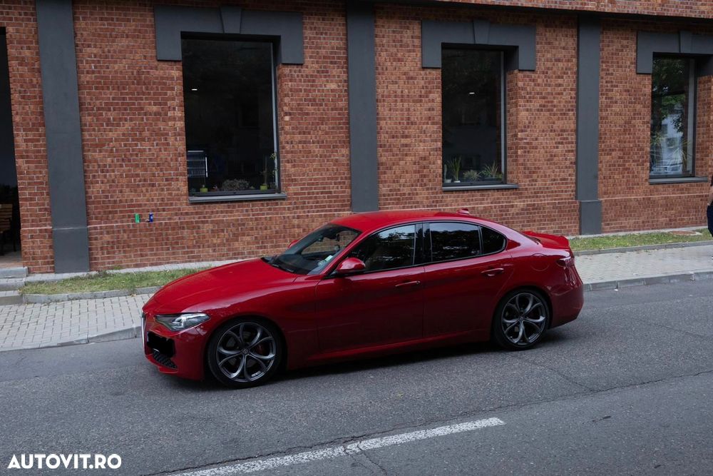Alfa Romeo Giulia 2.0 Turbo 16V AT8 Veloce - 4