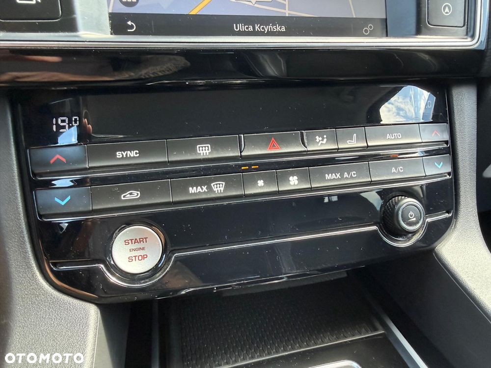 Jaguar F-Pace 20d AWD R-Sport - 26