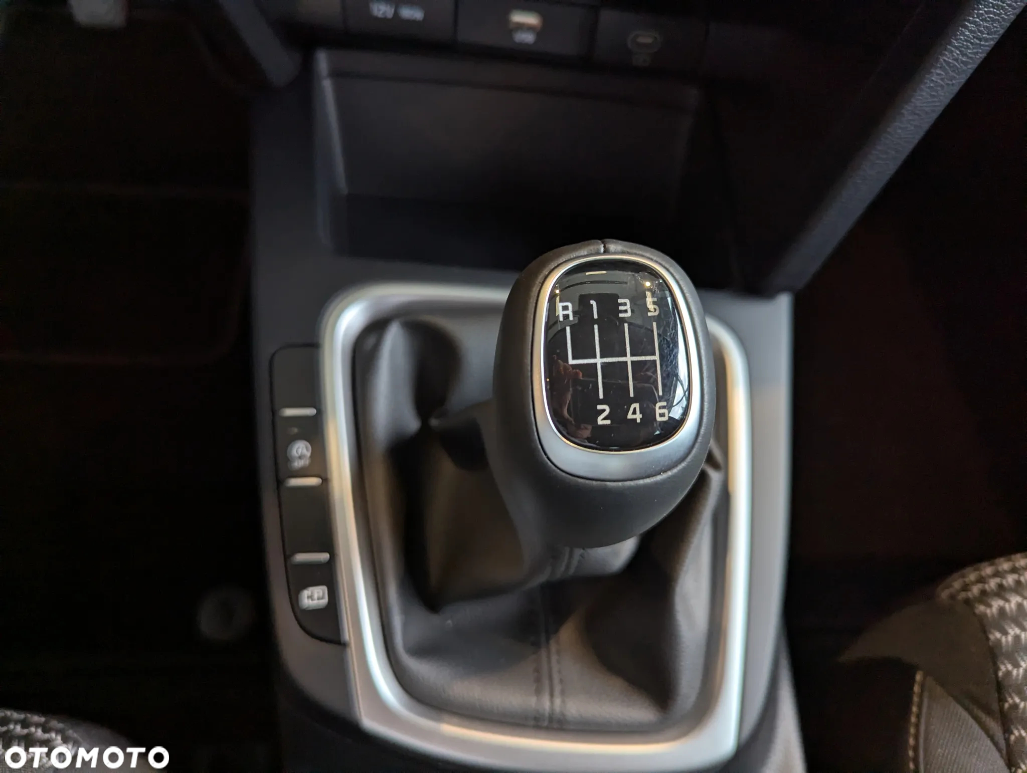 Kia XCeed 1.5 T-GDI M - 12