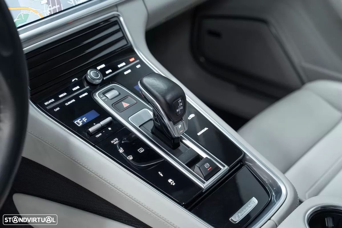Porsche Panamera Sport Turismo 4 E-Hybrid - 15