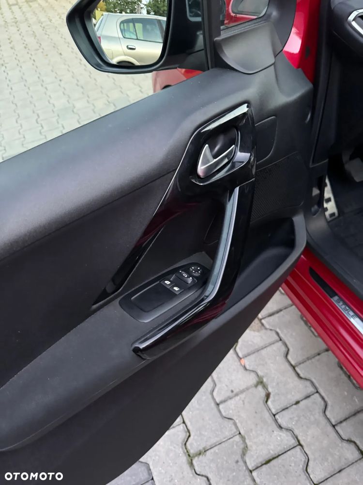 Peugeot 208 1.2 PureTech Style - 13