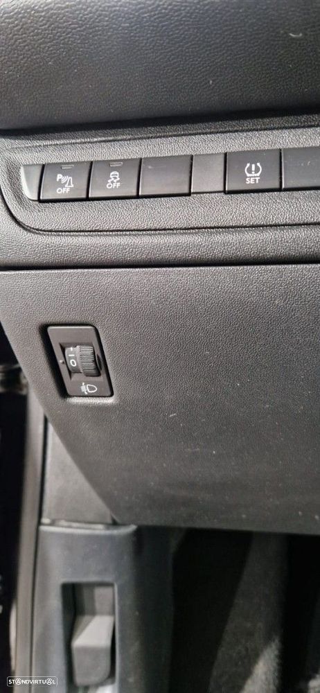 Peugeot 208 1.2 VTi SE Style - 12