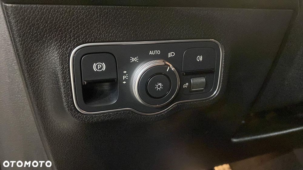 Mercedes-Benz GLB 200 AMG Line 7G-DCT - 23