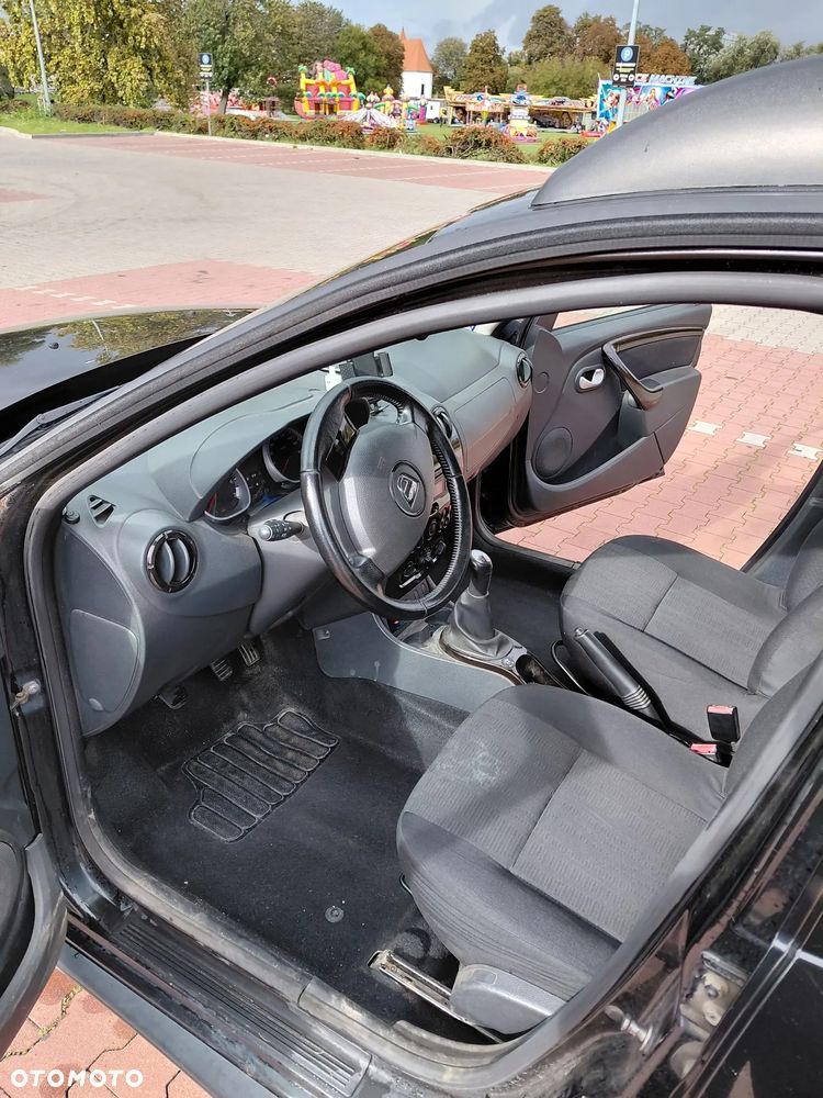 Dacia Duster 1.6 Laureate Euro5 - 6