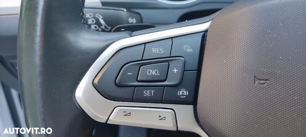 Volkswagen Passat 2.0 TDI SCR DSG Conceptline - 29