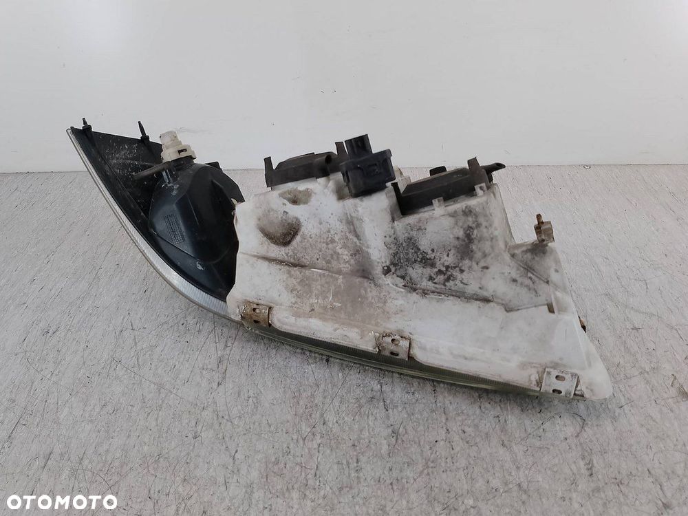 LAMPA PRZÓD LEWA VOLVO V40 ( 95-04 ) 1AG247002-01  30899878 - 5
