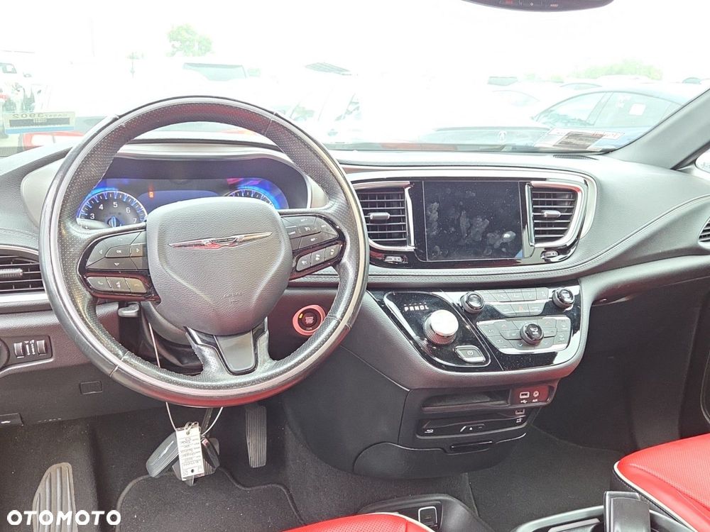 Chrysler Pacifica - 8