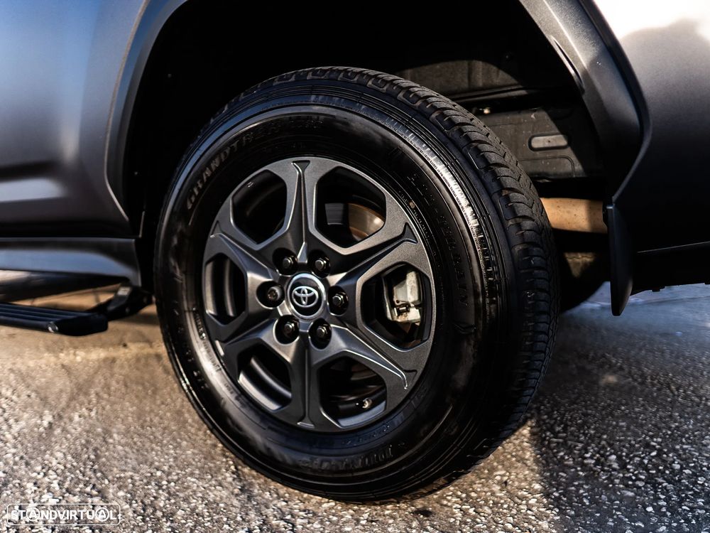 Toyota Land Cruiser - 52