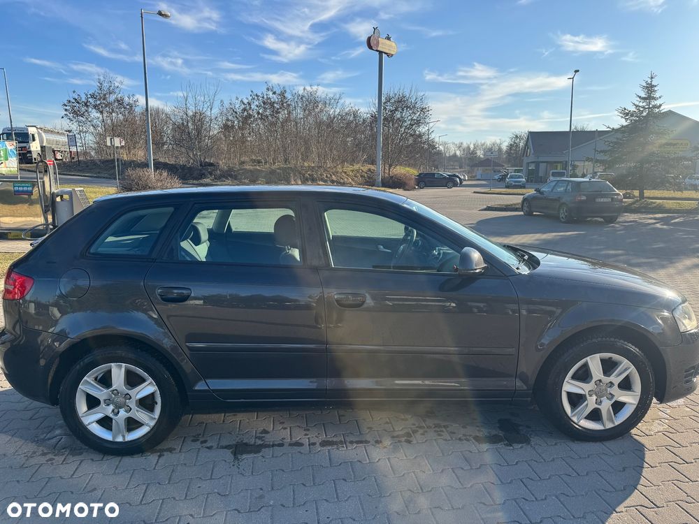 Audi A3 Sportback 1.6 TDI DPF Ambiente - 12