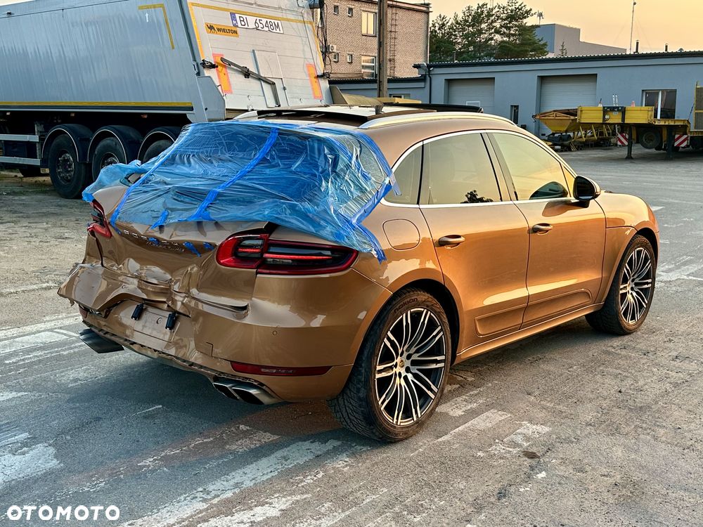 Porsche Macan Turbo PDK - 11