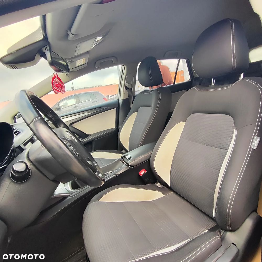Toyota Avensis 2.0 D-4D Premium - 7