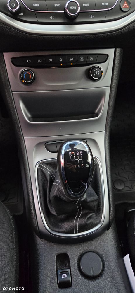 Opel Astra 1.4 Turbo Innovation - 28