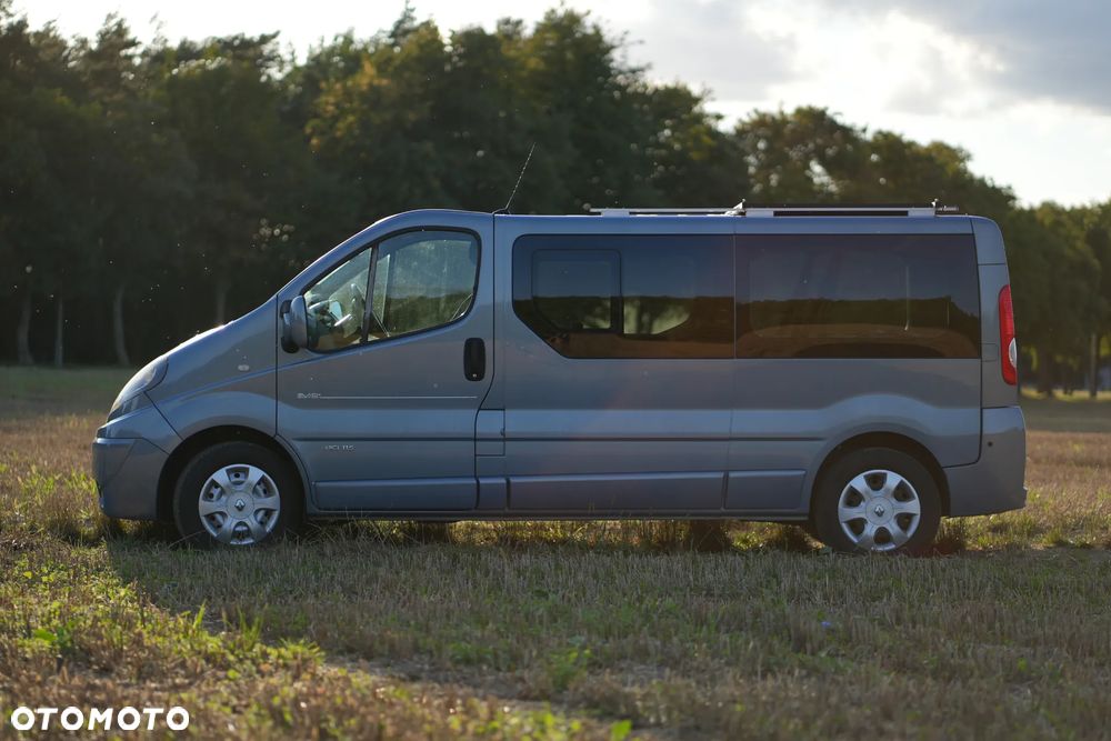 Renault Trafic Grand Passenger Black Edition - 5