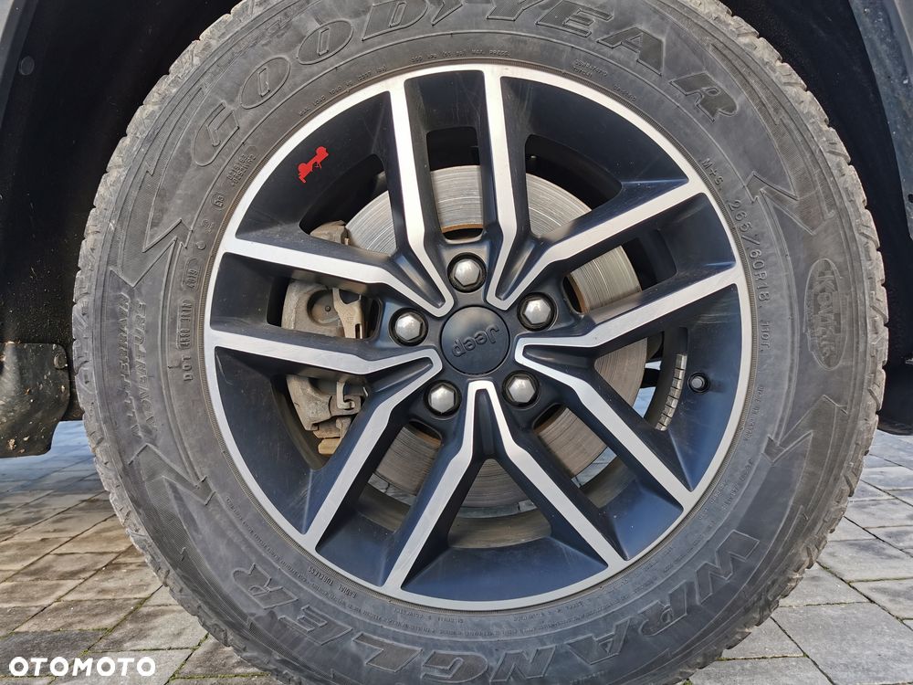 Jeep Grand Cherokee - 17