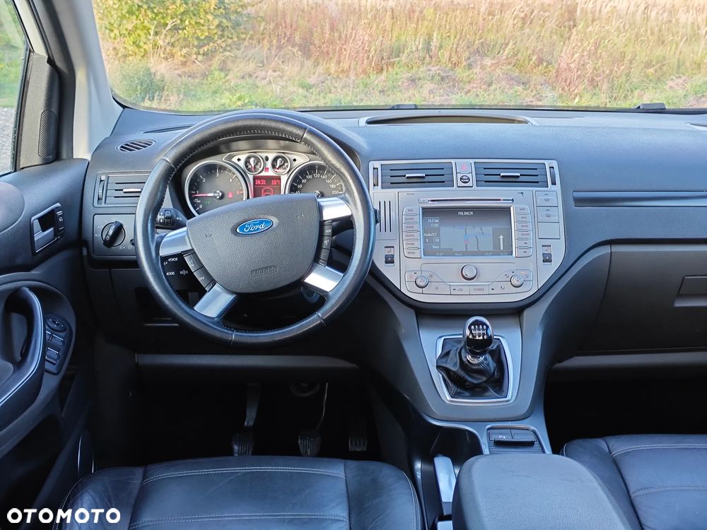 Ford Kuga 2.0 TDCi 2x4 Titanium - 36