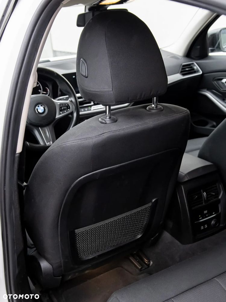 BMW Seria 3 318d M Sport - 33