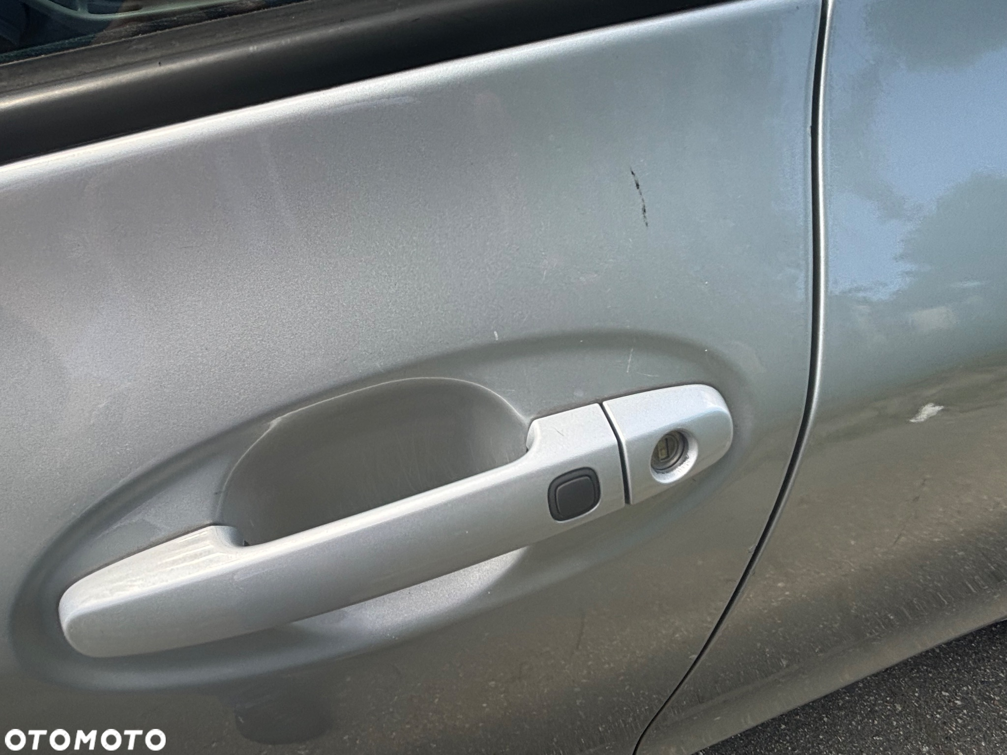 Toyota Yaris 1.3 - 17