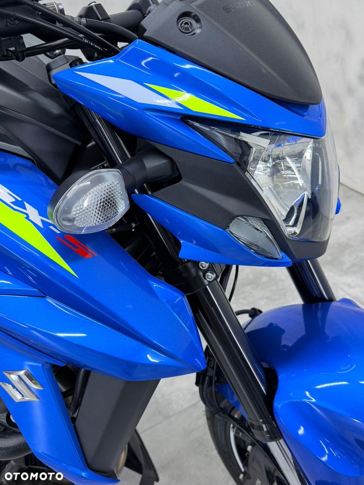 Suzuki GSX - 19