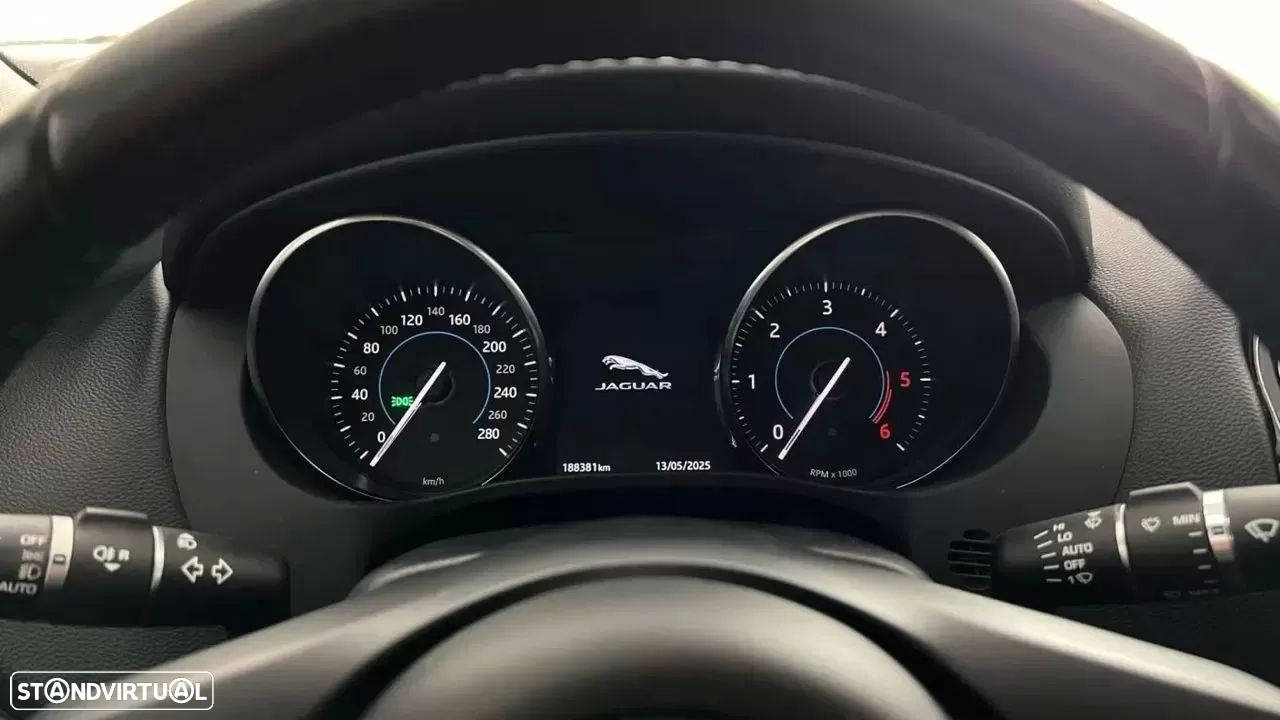 Jaguar XE E-Performance Prestige - 29
