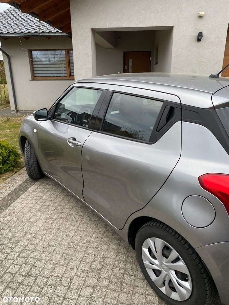 Suzuki Swift 1.2 Premium Plus CVT - 4