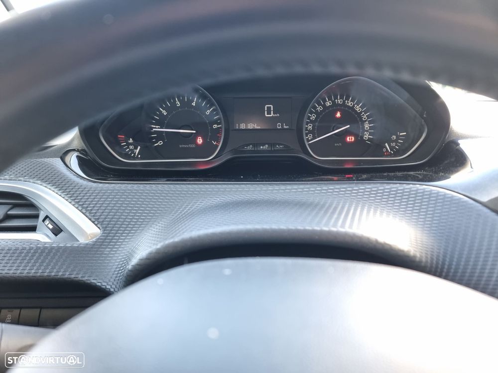 Peugeot 208 1.2 PureTech Active - 20