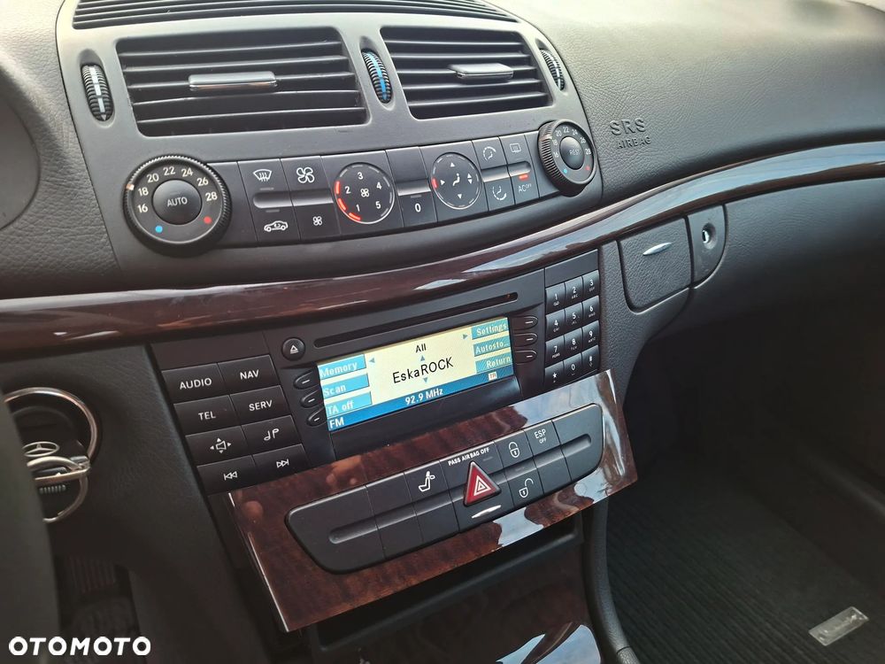Mercedes-Benz Klasa E 200 Kompressor Classic - 31