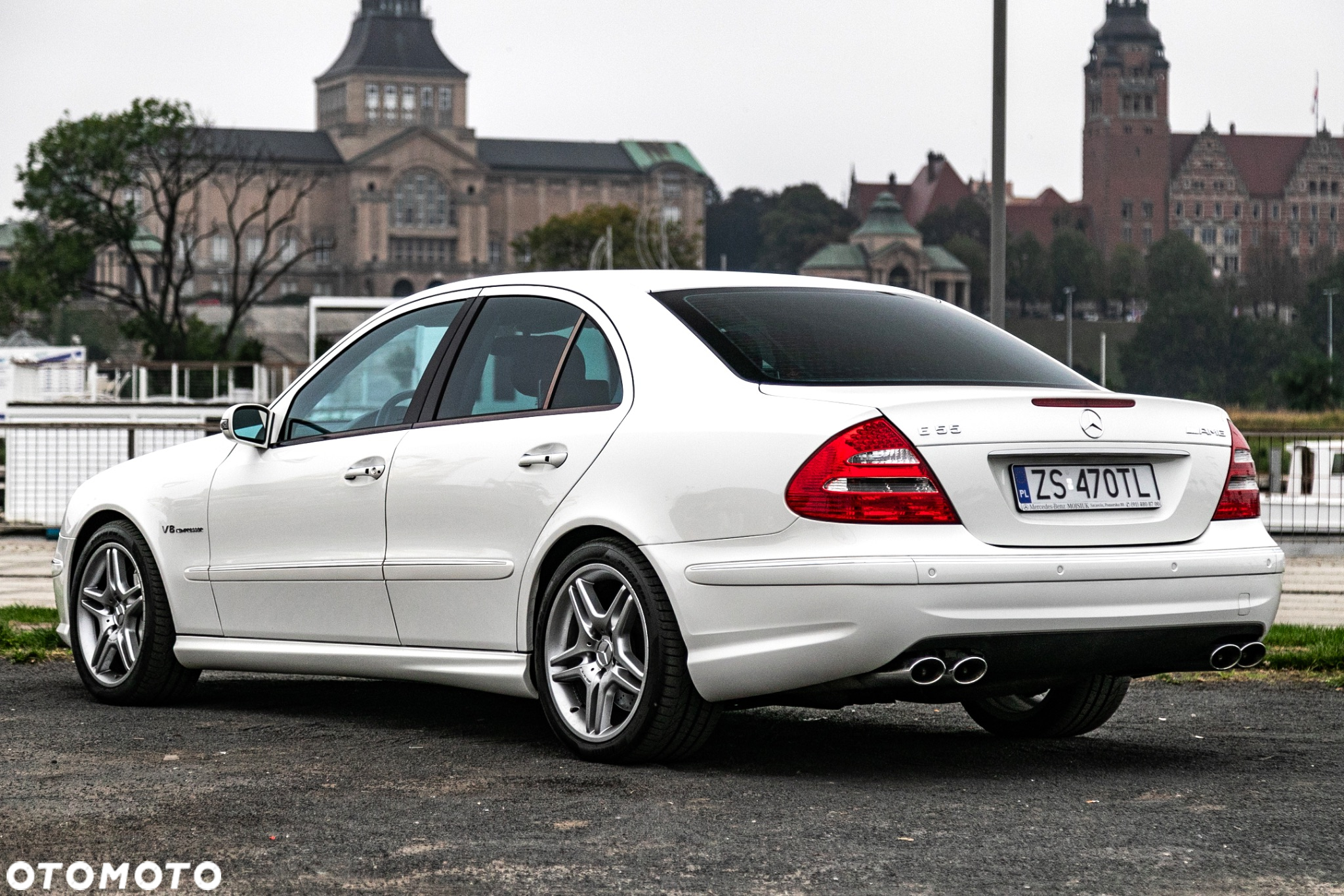 Mercedes-Benz Klasa E 55 AMG - 8