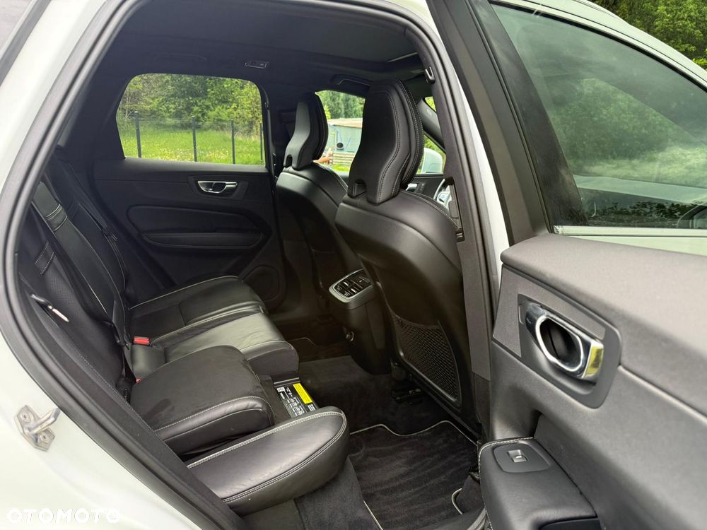 Volvo XC 60 T5 AWD R-Design - 17