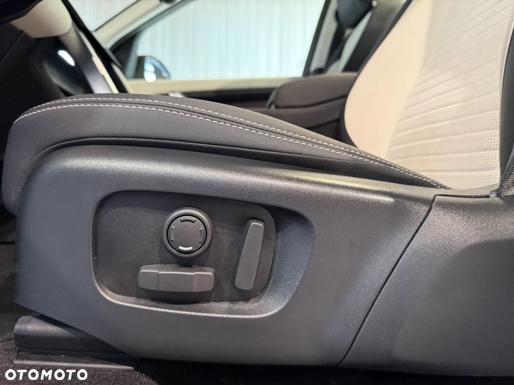 Land Rover Discovery Sport 2.0 D200 mHEV S - 17
