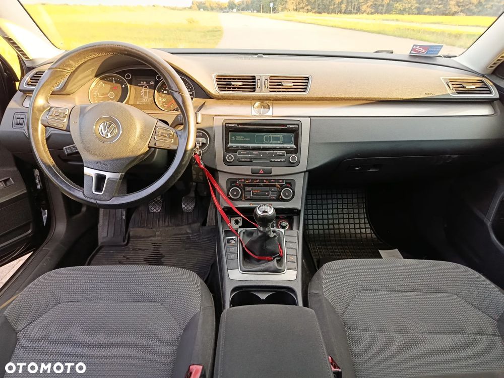 Volkswagen Passat 1.6 TDI Comfortline - 11