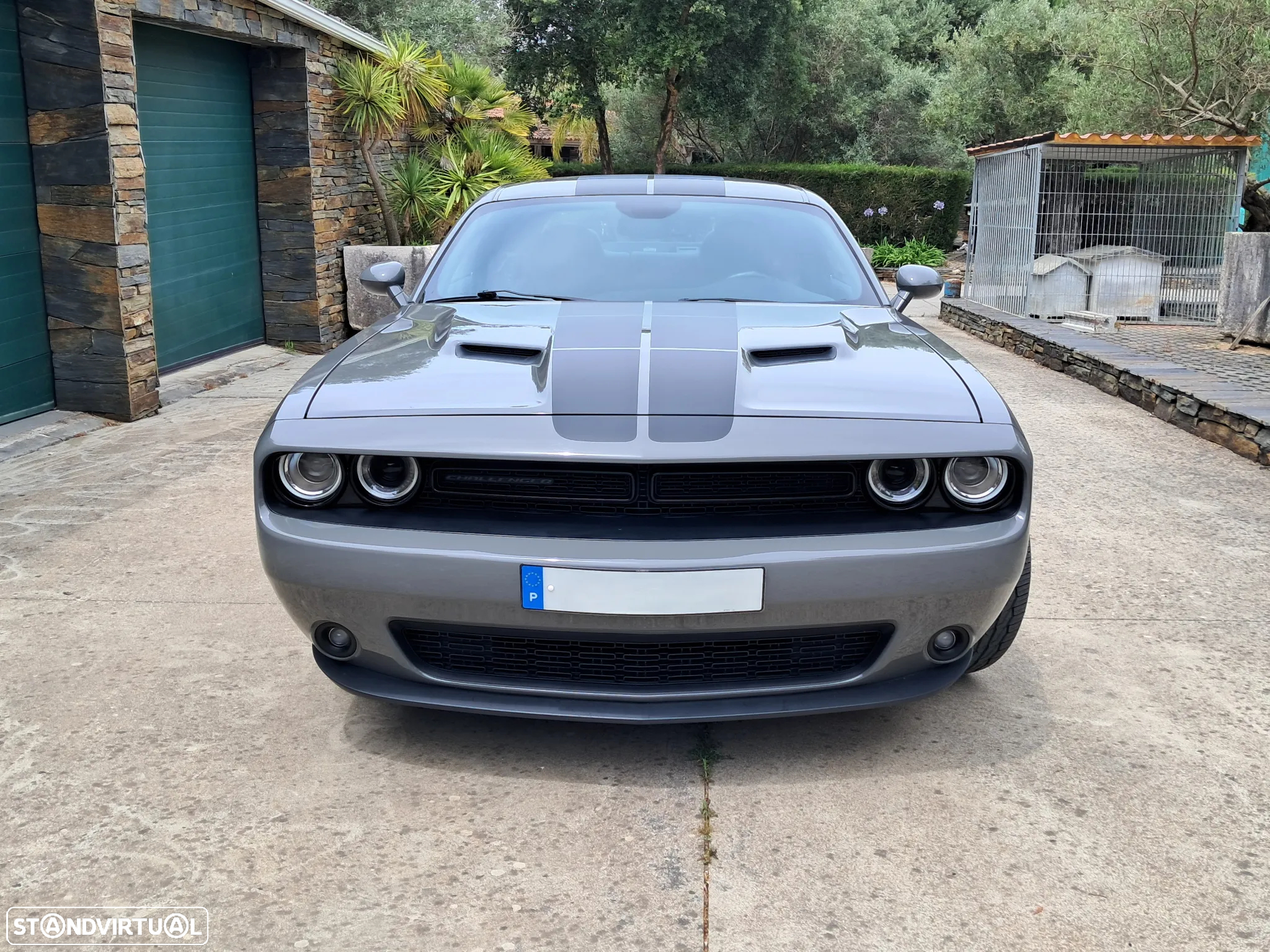 Dodge Challenger Auto SXT Plus - 2