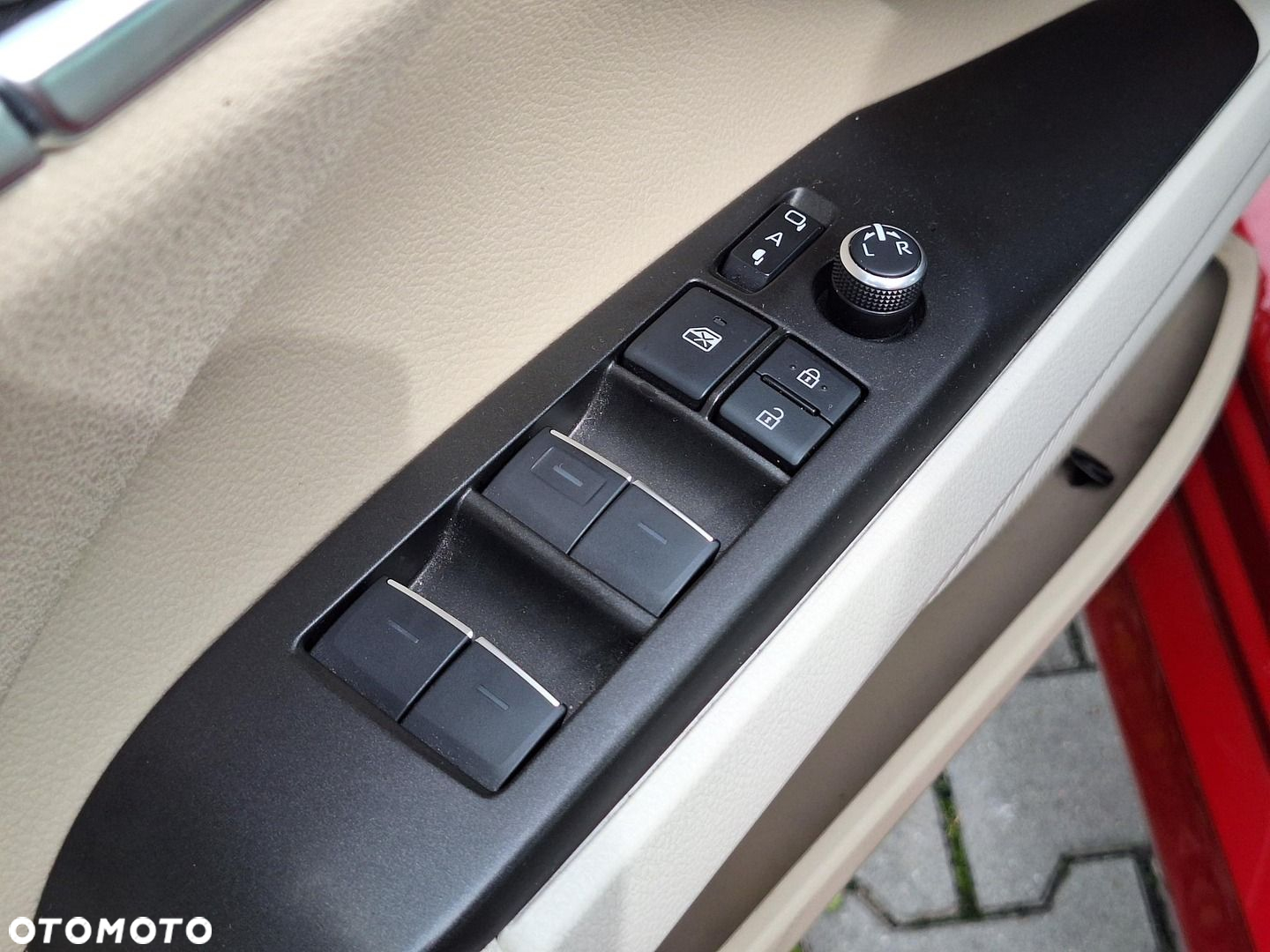 Toyota Camry - 12