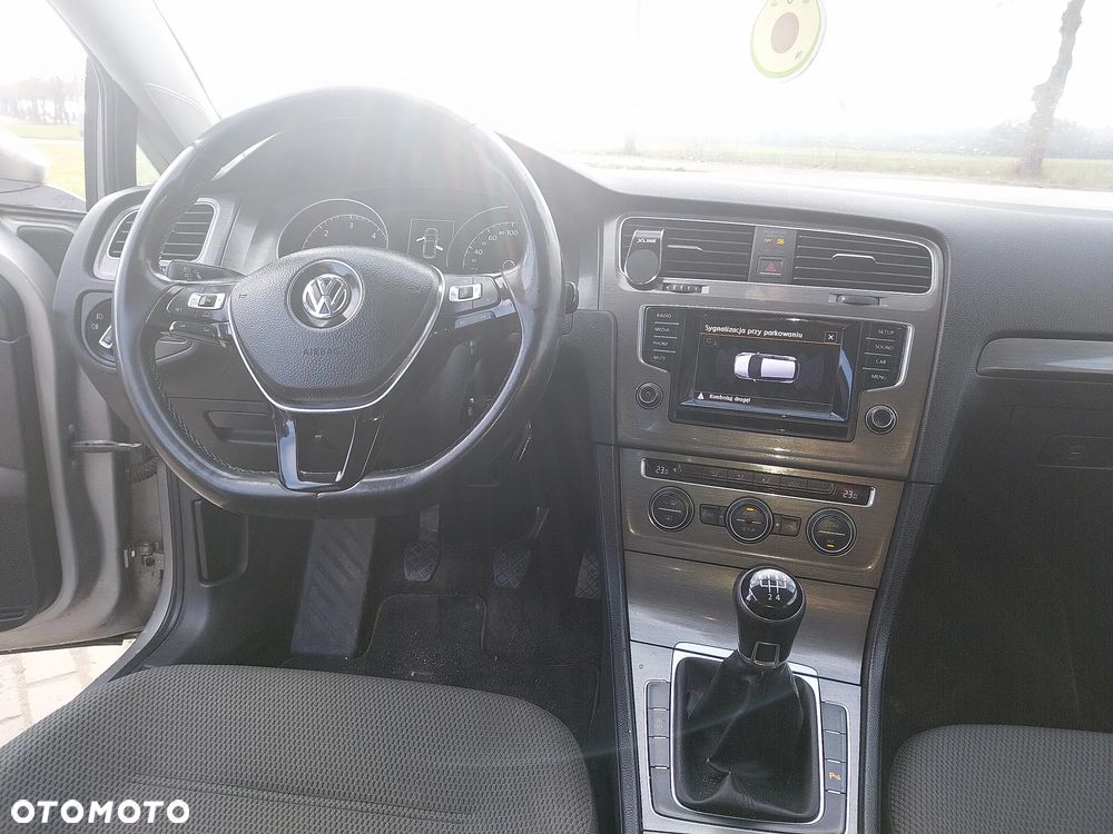Volkswagen Golf - 6