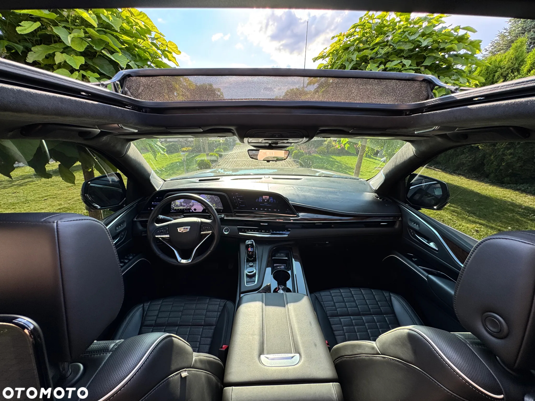 Cadillac Escalade - 2