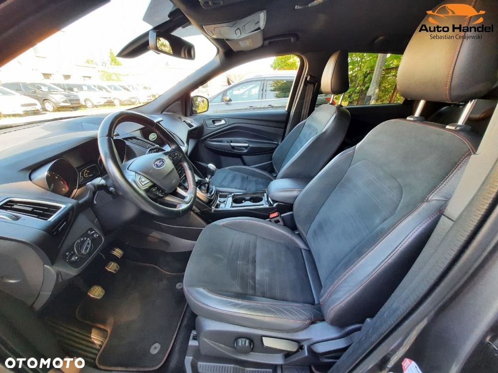 Ford Kuga 1.5 EcoBoost 2x4 ST-Line - 36