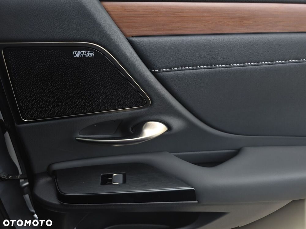 Lexus ES 300h Omotenashi - 13