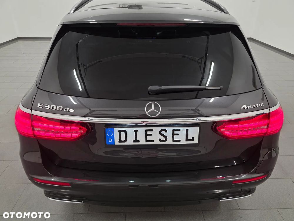 Mercedes-Benz Klasa E 300 de 4-Matic Exclusive - 37