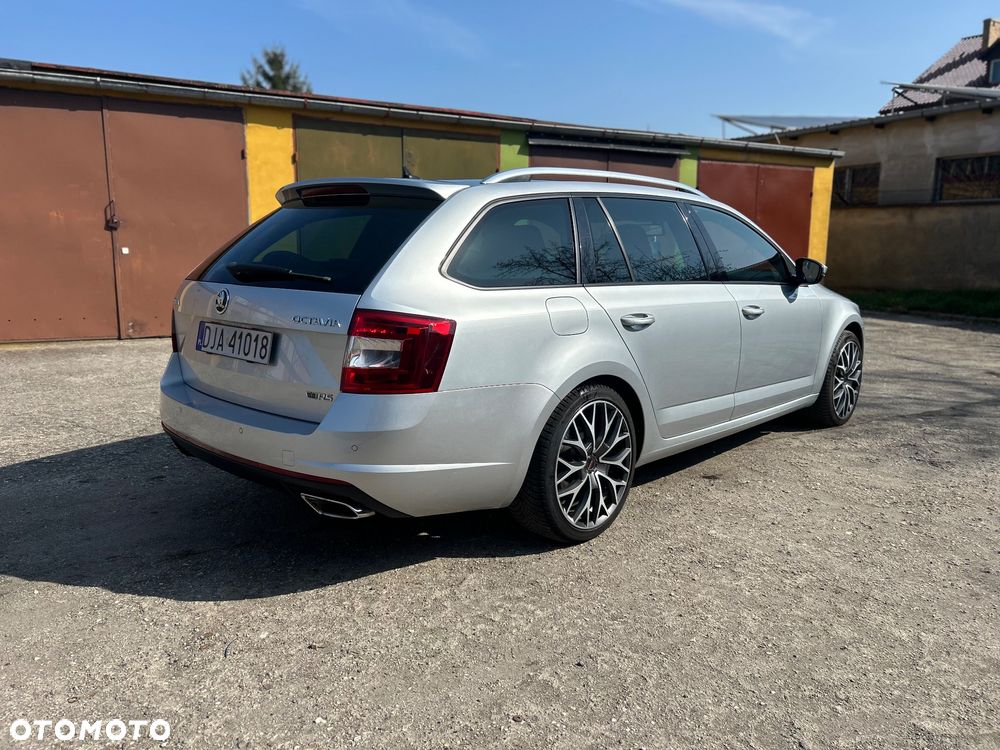 Skoda Octavia 2.0 TSI DSG RS - 12
