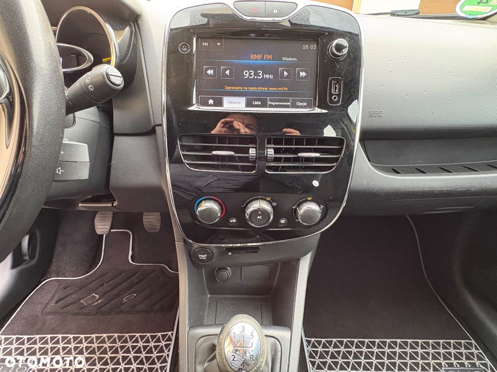 Renault Clio - 25