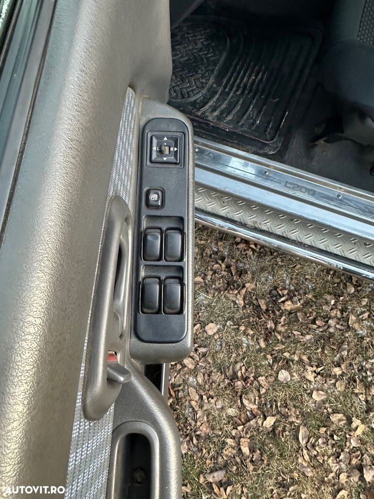 Mitsubishi L200 Pick Up 4x4 GLX - 13