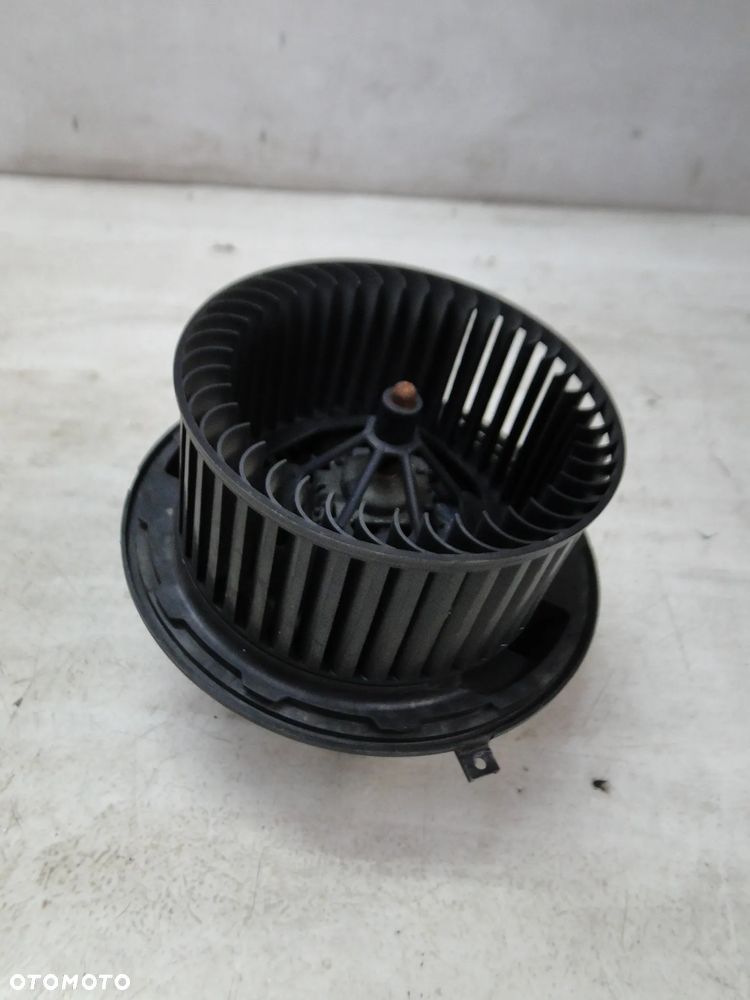 BMW 1 E81 E82 E87 E88 DMUCHAWA NAWIEWU NAGRZEWNICY EUROPA