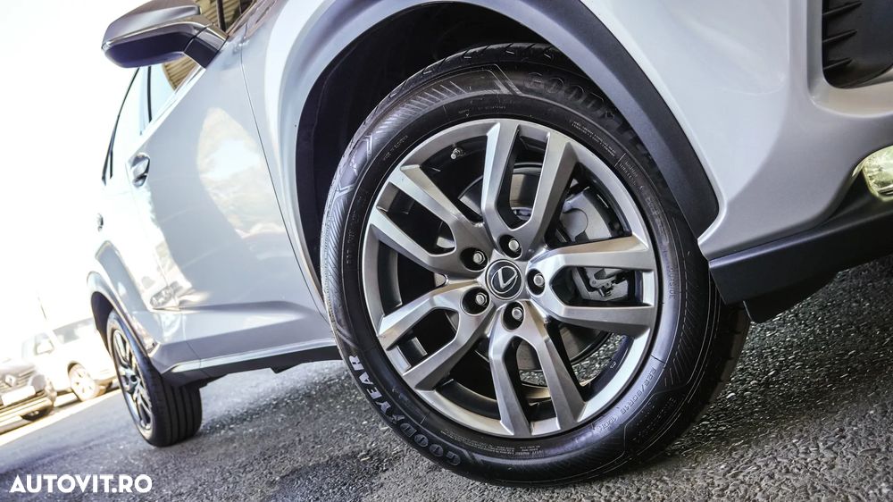 Lexus Seria NX 300h AWD Executive Plus - 32