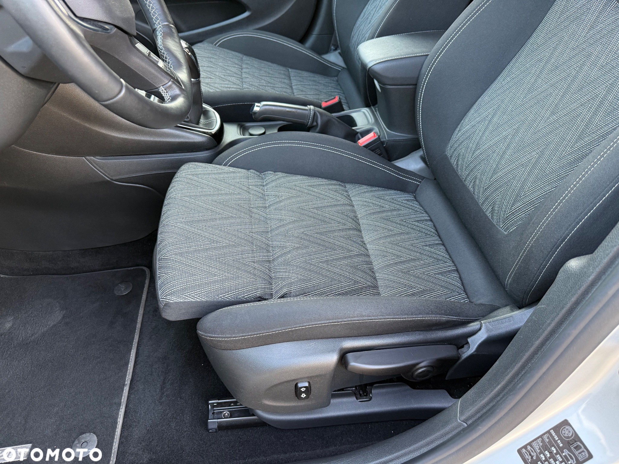 Opel Astra 1.2 Turbo - 10