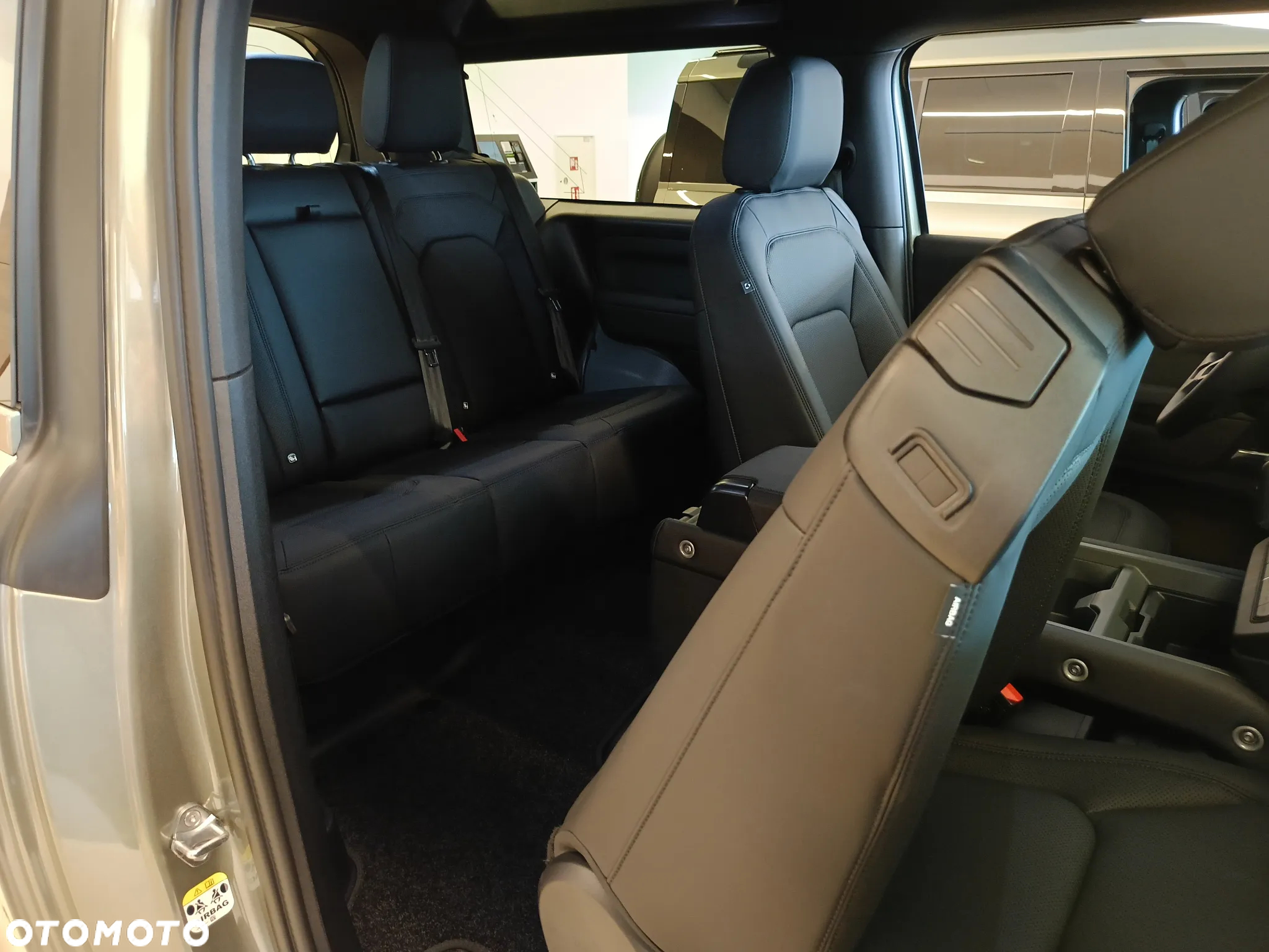 Land Rover Defender - 14